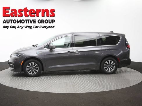 Used 2022 Chrysler Pacifica Touring-L w/ Uconnect Theater Family Group FWD image 60