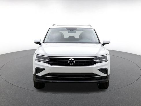 Used 2026 Volkswagen Tiguan SE AWD/4WD image 2