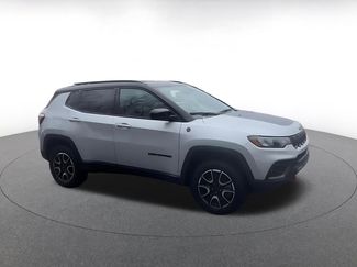 Used 2025 Jeep Compass Trailhawk video 2