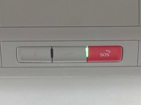 Used 2025 Volkswagen Taos SE w/ Panoramic Sunroof Package image 21