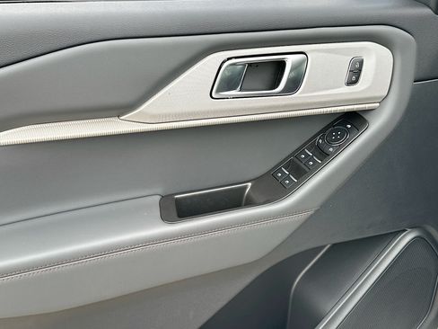 New 2026 Ford Explorer Active RWD image 13