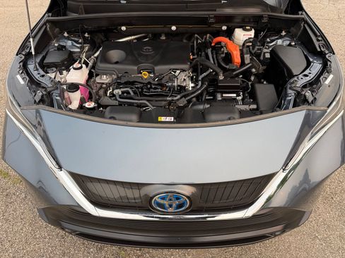 Used 2022 Toyota Venza LE AWD/4WD image 36