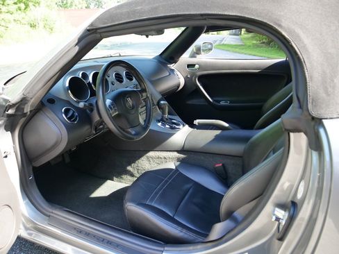 Used 2007 Pontiac Solstice Convertible w/ Premium Package RWD image 17