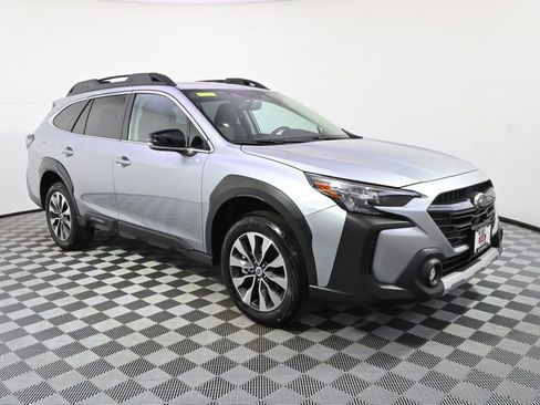 Used 2025 Subaru Outback Limited image 8