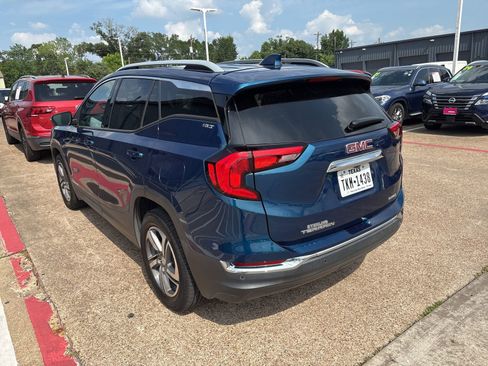 Used 2021 GMC Terrain SLT w/ Infotainment Package II AWD/4WD image 3