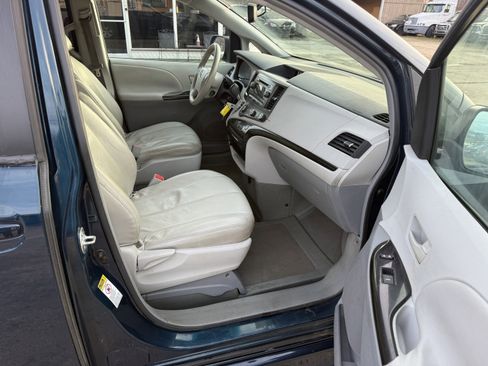 Used 2011 Toyota Sienna LE image 12