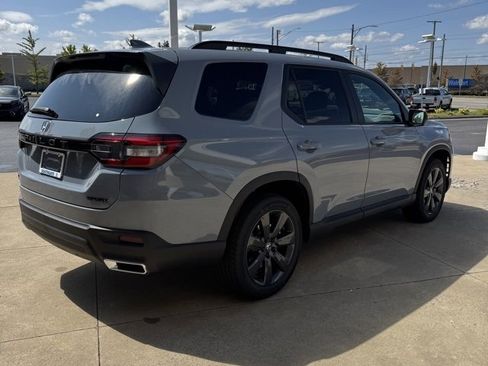 New 2025 Honda Pilot Sport image 3