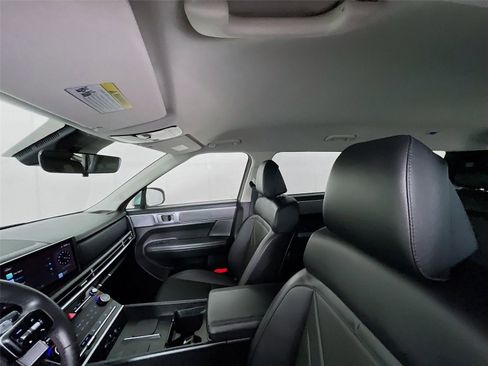 Used 2025 Hyundai Santa Fe SEL FWD image 12