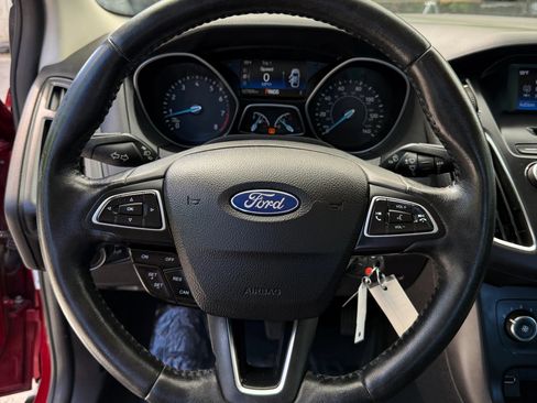 Used 2015 Ford Focus SE w/ Equipment Group 201A image 12