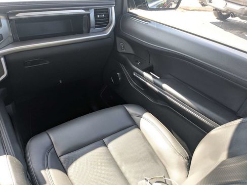 Used 2024 Ford Expedition XLT AWD/4WD image 17