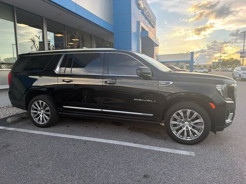 Used 2022 GMC Yukon XL Denali AWD/4WD image 4