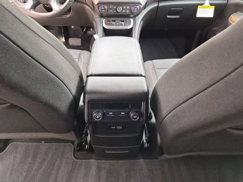 Used 2021 GMC Acadia SLE FWD image 30