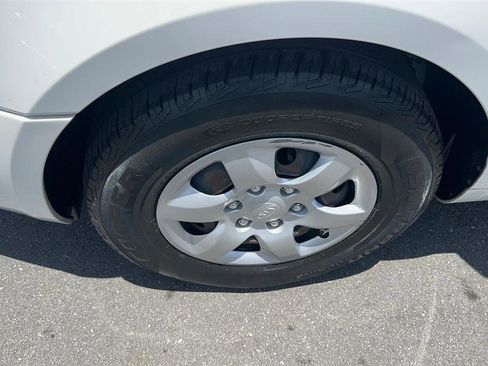 Used 2009 Kia Sedona LX FWD image 18