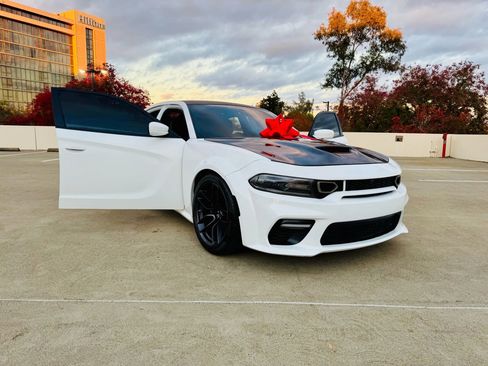 Used 2017 Dodge Charger R/T image 40