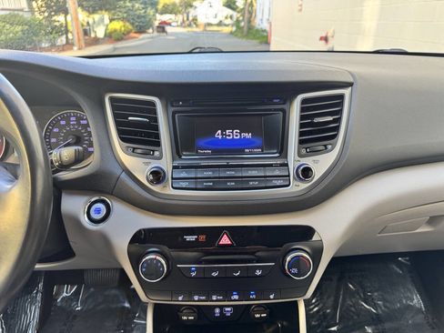 Used 2016 Hyundai Tucson Sport image 18