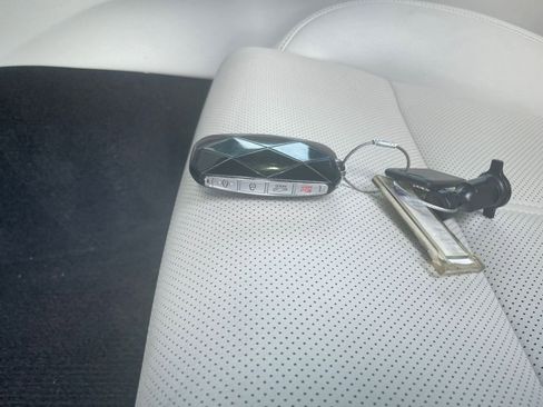 Used 2025 Genesis G70 2.5T image 22