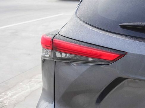 Used 2023 Toyota Highlander Limited image 8