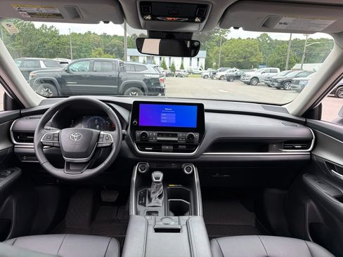 Used 2026 Toyota Grand Highlander AWD image 8