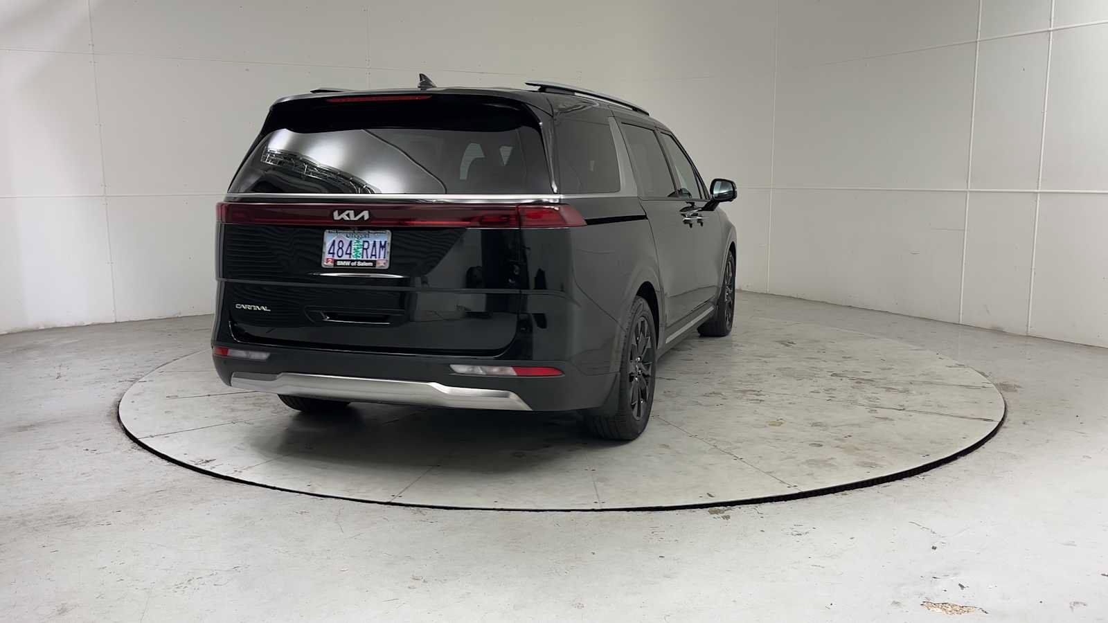 Used 2024 Kia Carnival SX FWD image 2