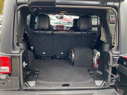 Used 2018 Jeep Wrangler Unlimited Rubicon w/ Connectivity Group image 20