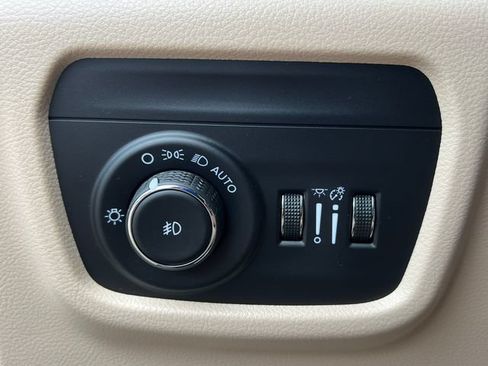 Used 2024 Jeep Grand Cherokee Limited w/ Luxury Tech Group II AWD/4WD image 20