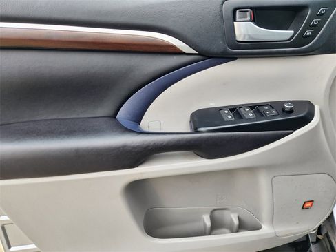 Used 2016 Toyota Highlander Limited Platinum image 22