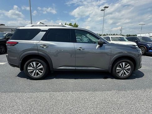 Used 2022 Nissan Pathfinder SL w/ Lighting Package (N92) AWD/4WD image 15
