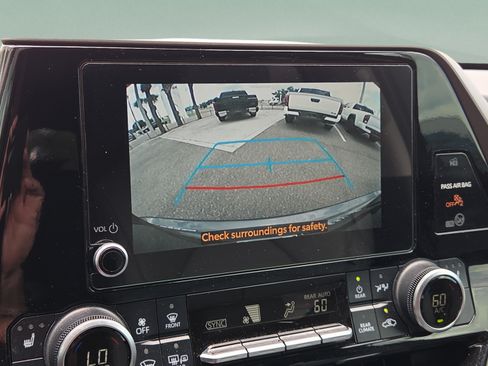 Certified 2024 Toyota Highlander XLE FWD image 23