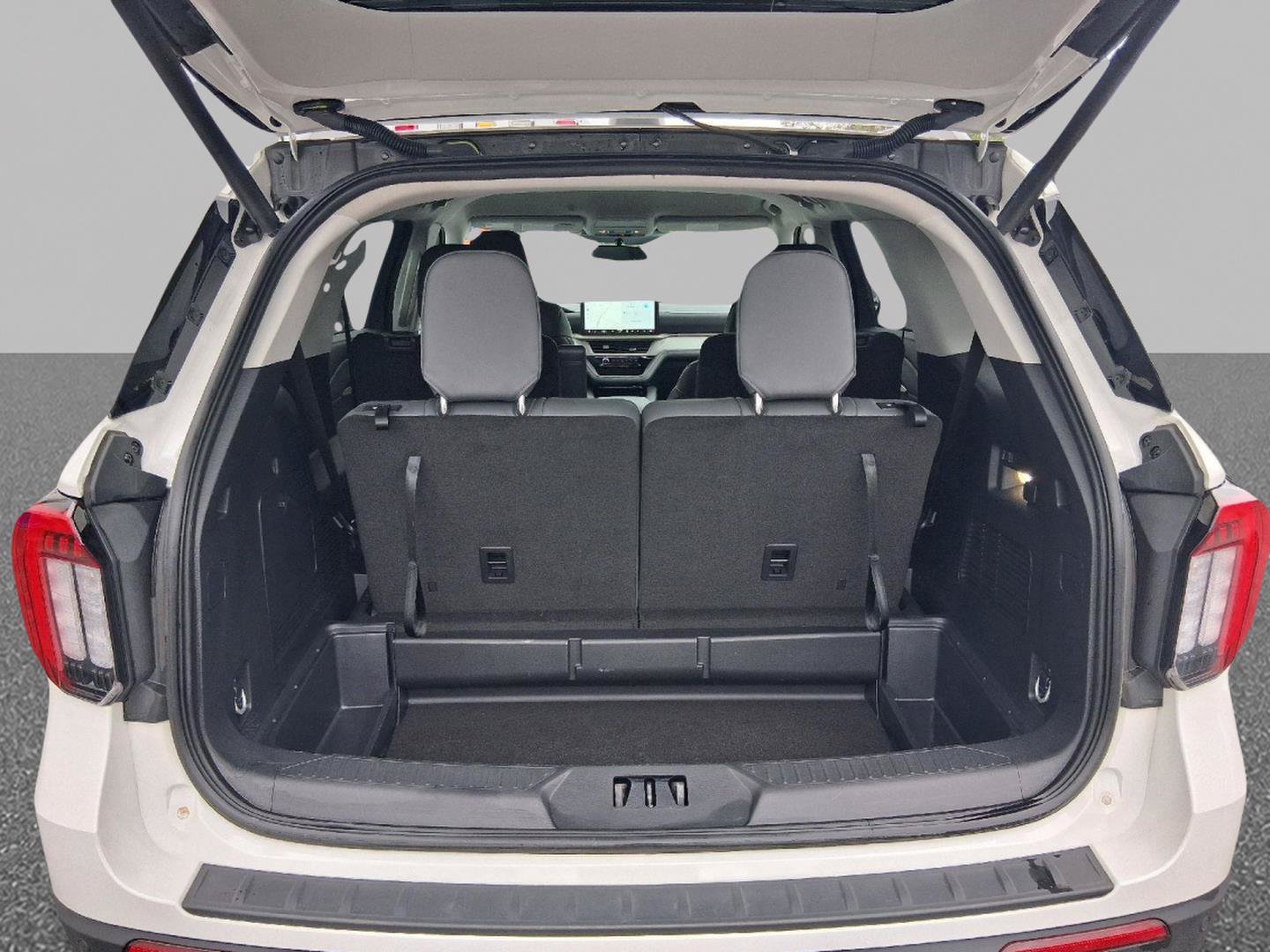 Used 2025 Ford Explorer Active w/ Active Comfort Package RWD image 10