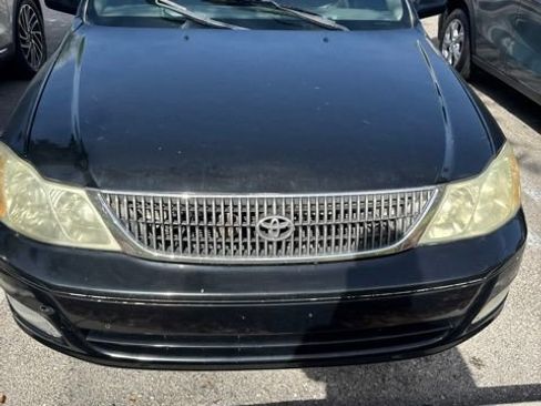 Used 2004 Toyota Avalon XLS w/ Premium Luxury Pkg FWD image 2