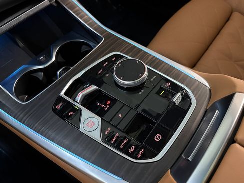 Used 2024 BMW X7 xDrive40i w/ M Sport Package image 19