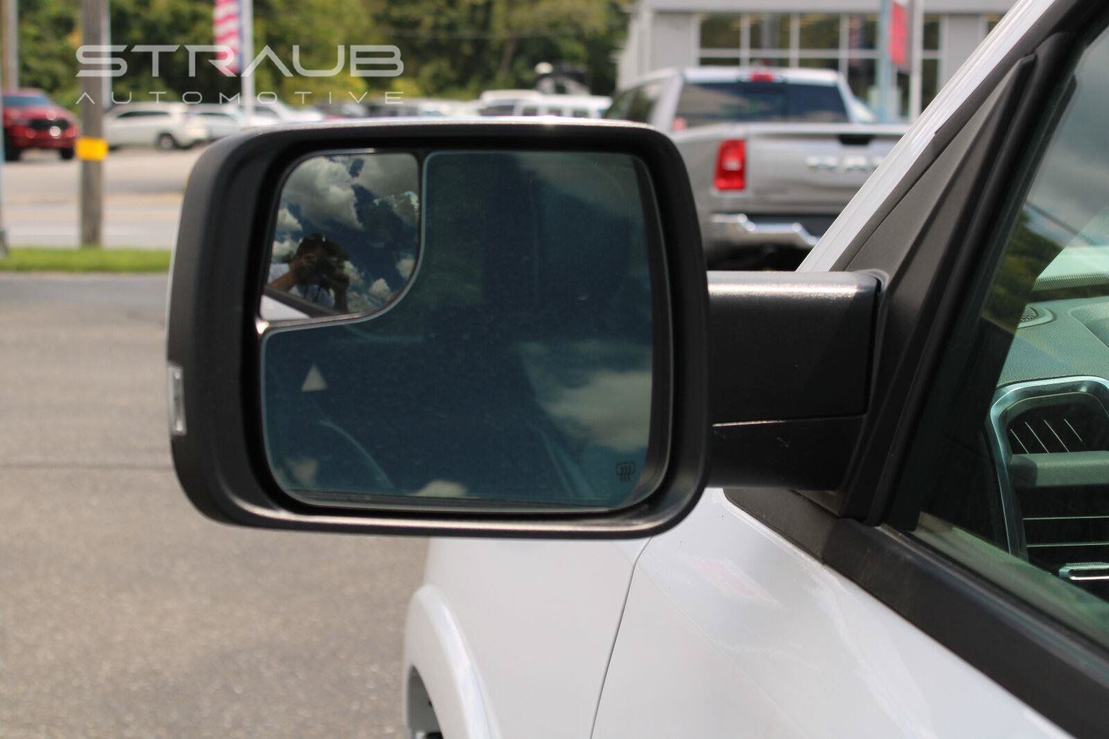 Used 2025 RAM 1500 Laramie AWD/4WD image 15