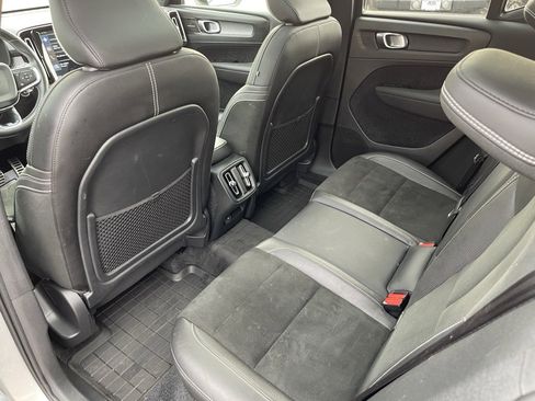Used 2019 Volvo XC40 T5 R-Design image 45