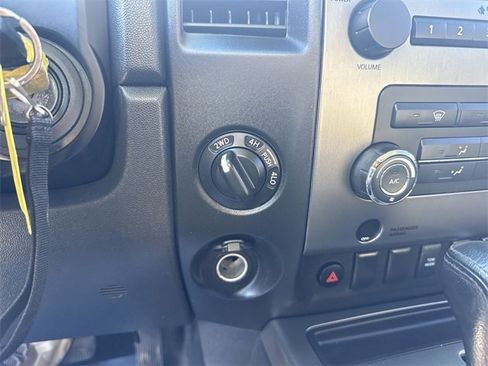 Used 2012 Nissan Titan SV w/ SV Premium Utility Pkg image 18