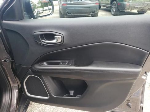 Used 2019 Jeep Compass Latitude AWD/4WD image 19