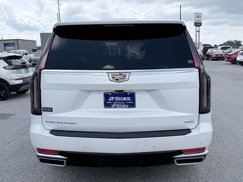 Used 2022 Cadillac Escalade ESV Premium Luxury w/ Performance Package AWD/4WD image 8