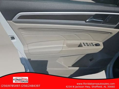 Used 2021 Volkswagen Atlas SE w/ Panoramic Sunroof Package FWD image 12