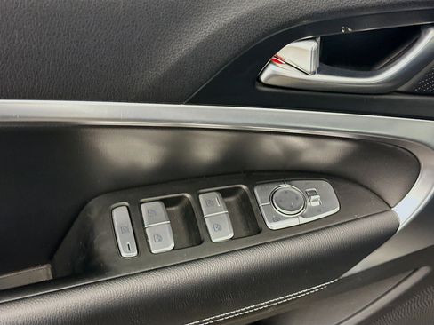 Used 2025 Genesis G70 2.5T image 15