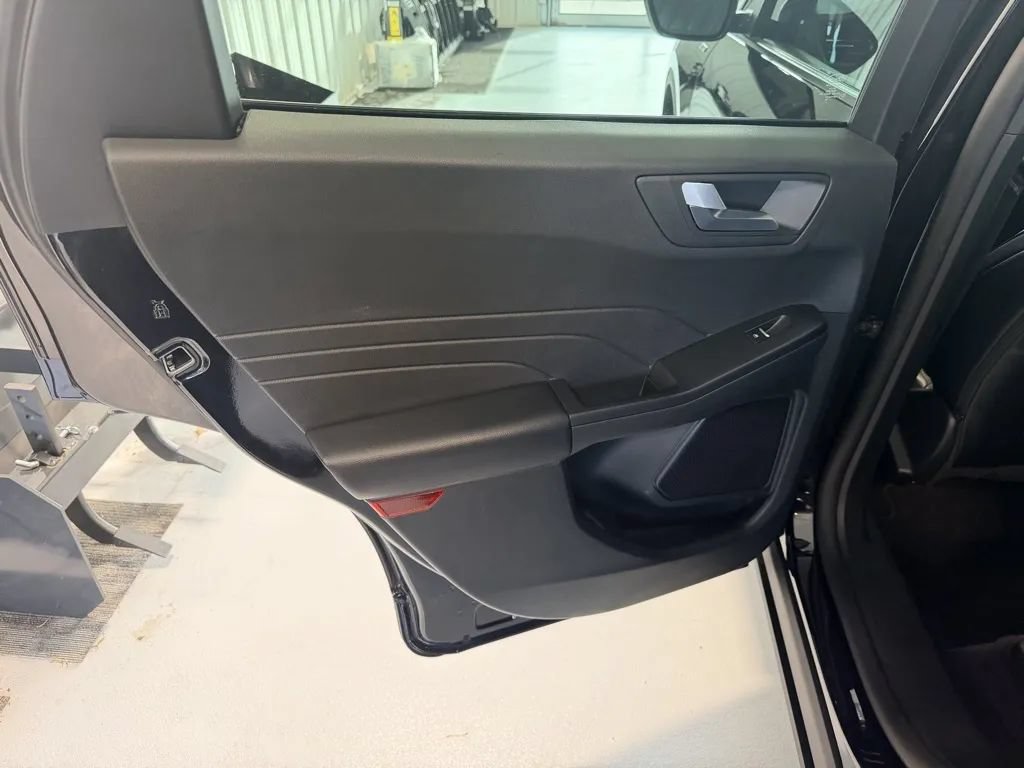 Used 2025 Ford Escape ST-Line Select AWD/4WD image 29