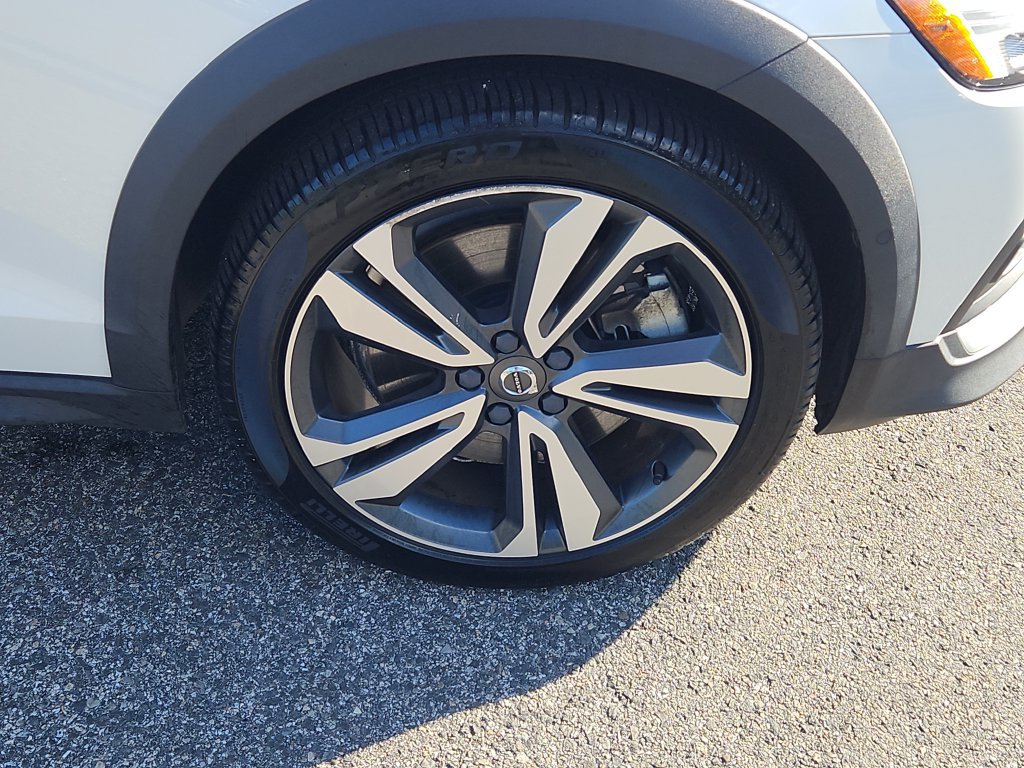Used 2023 Volvo V60 B5 Cross Country Plus AWD/4WD image 10
