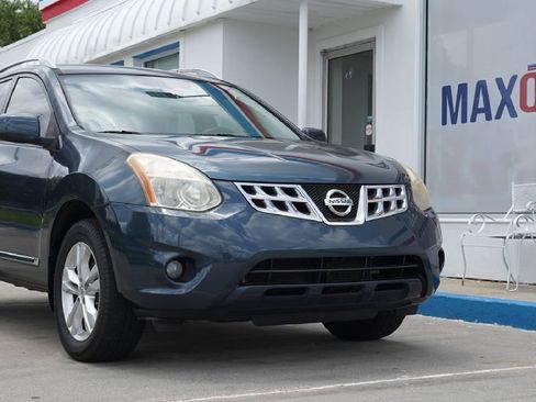 Used 2013 Nissan Rogue SV image 3