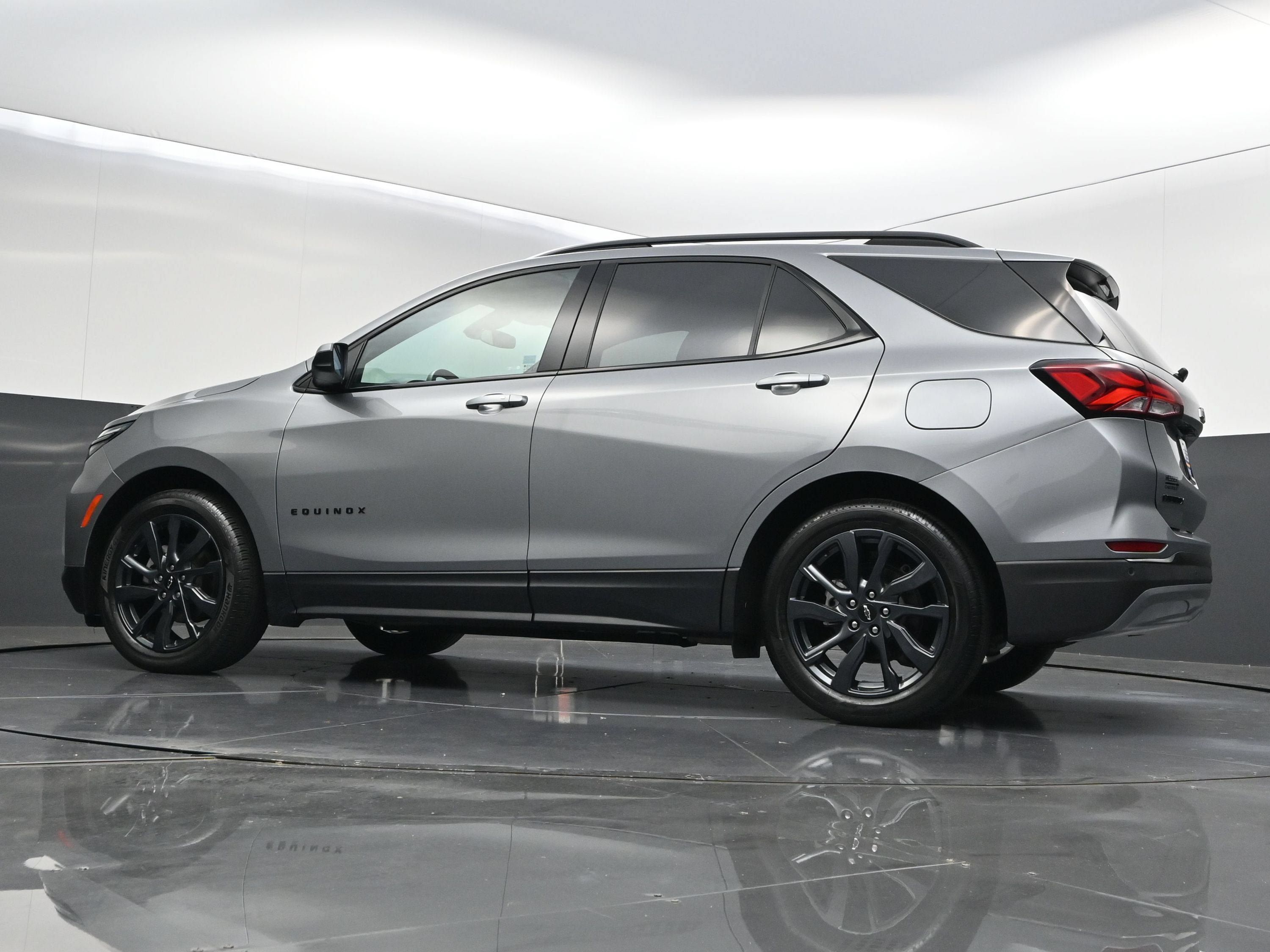 Certified 2023 Chevrolet Equinox RS FWD image 43