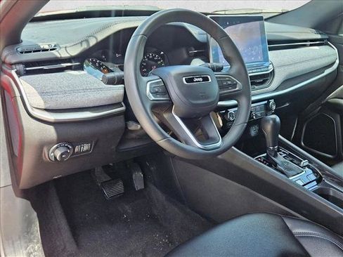 Used 2024 Jeep Compass Latitude AWD/4WD image 9