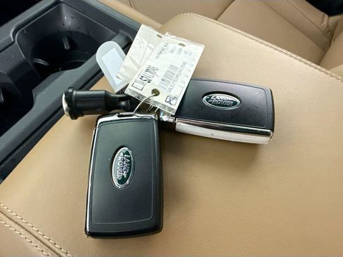 Used 2025 Land Rover Defender 110 S image 17