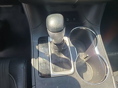 Used 2016 Toyota Highlander Plus AWD/4WD image 11