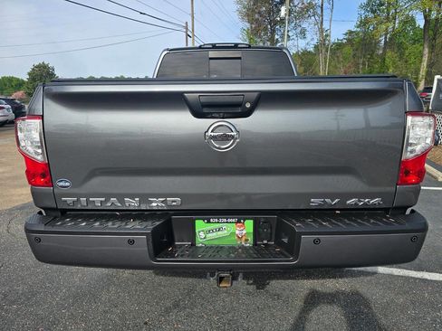Used 2016 Nissan Titan SV image 5