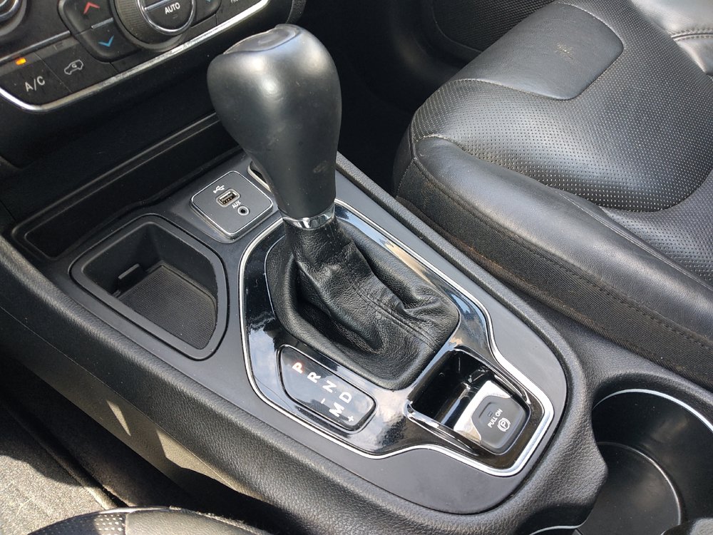 Used 2019 Jeep Cherokee Limited FWD image 26
