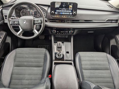 Used 2024 Mitsubishi Outlander SE image 25