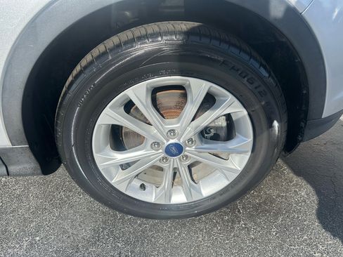 Used 2017 Ford Escape SE image 30