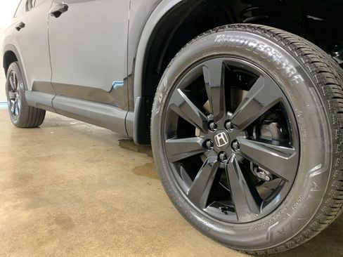 Used 2025 Honda Pilot Black Edition image 6